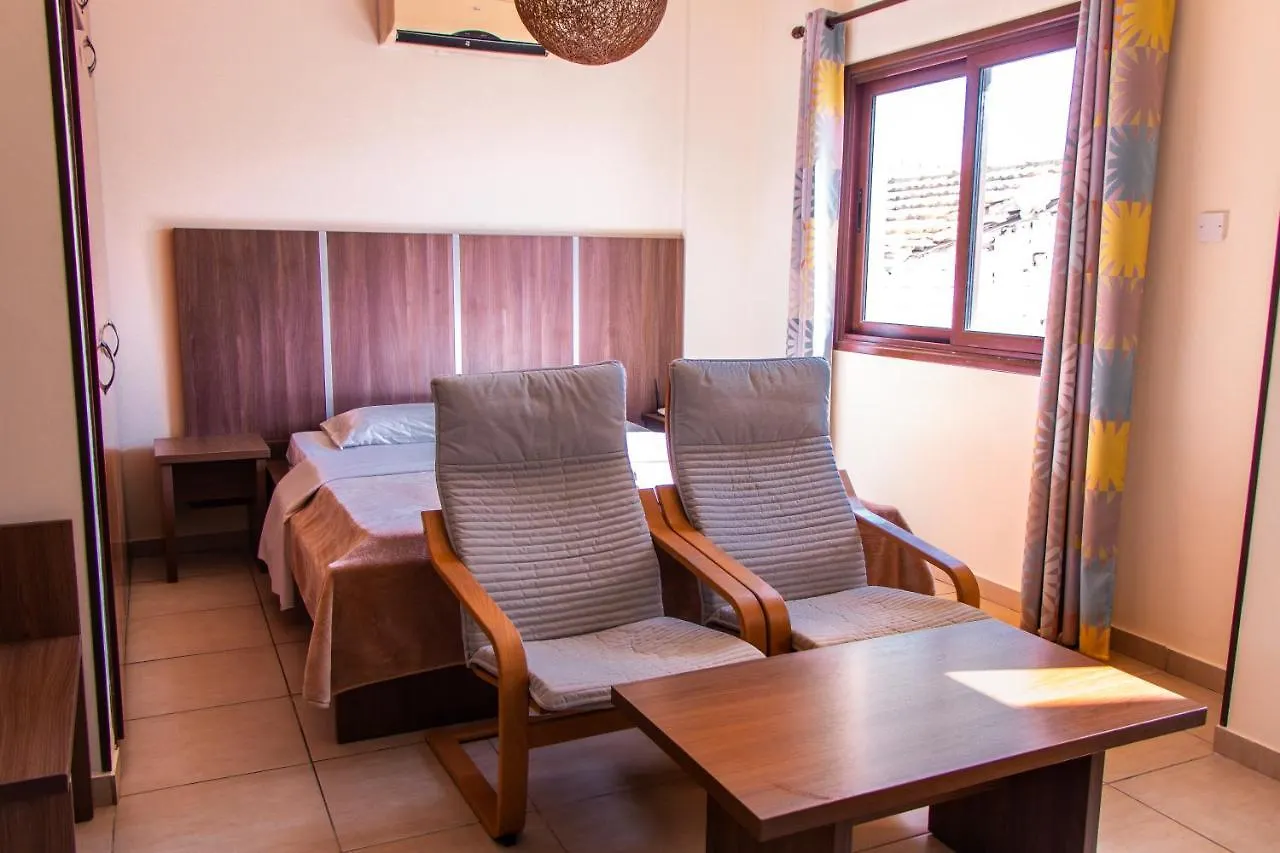 Lakis Court location